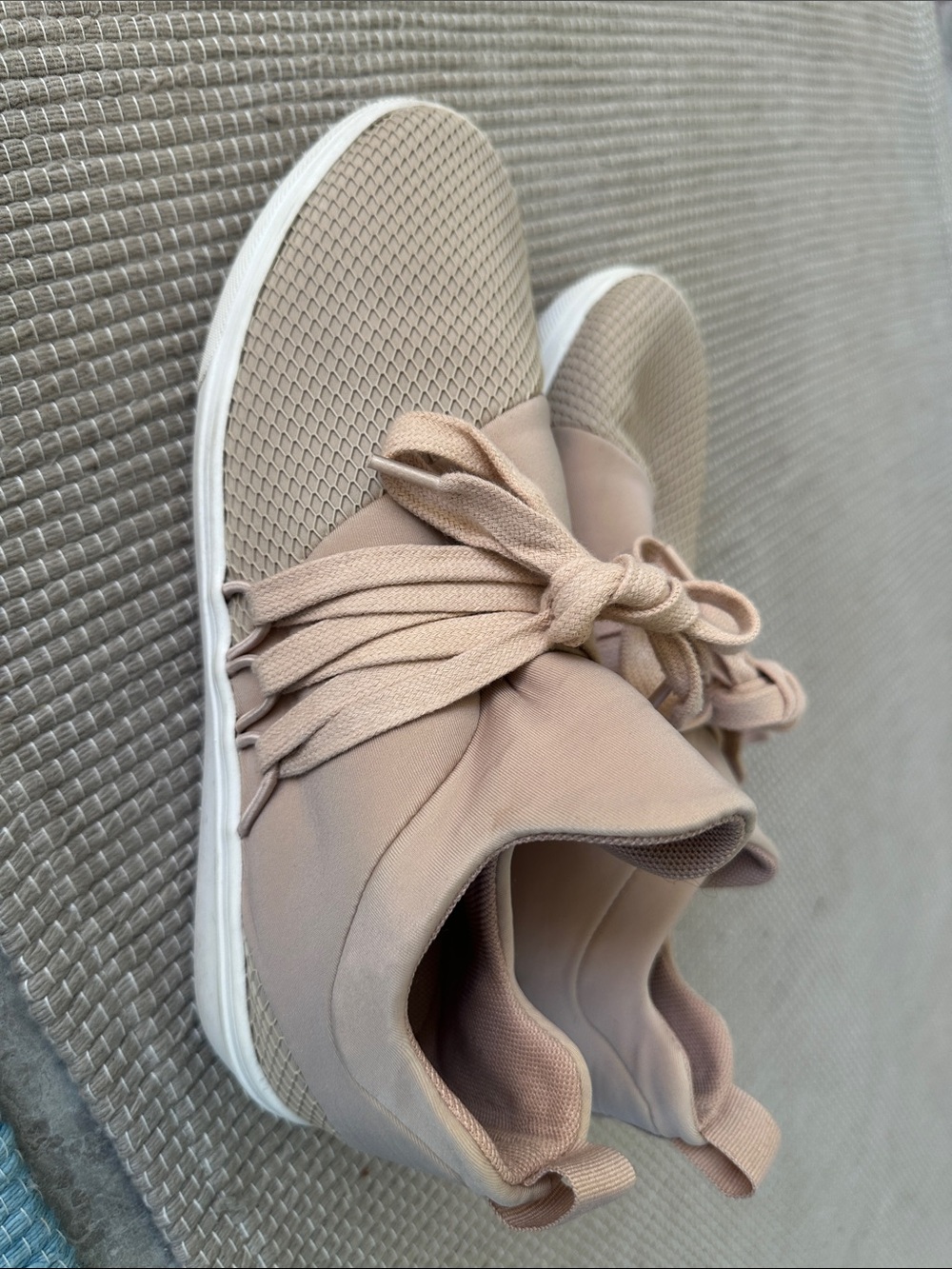 Women’s Casual Lace-Up Sneakers in Blush
